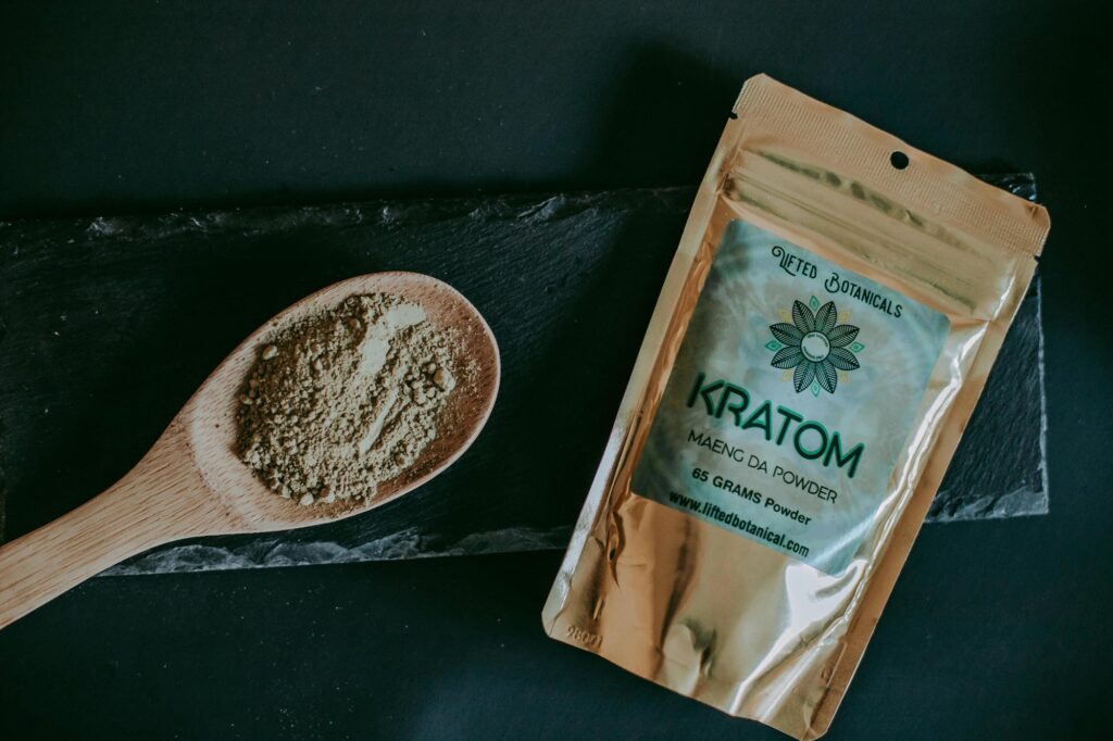 differences, risks, and regulations of Kratom and 7-OH